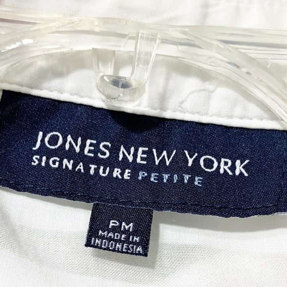 Jones New York Signature Petite Sleeveless Semi Sheer Button Front Blouse Pin - Picture 10 of 13